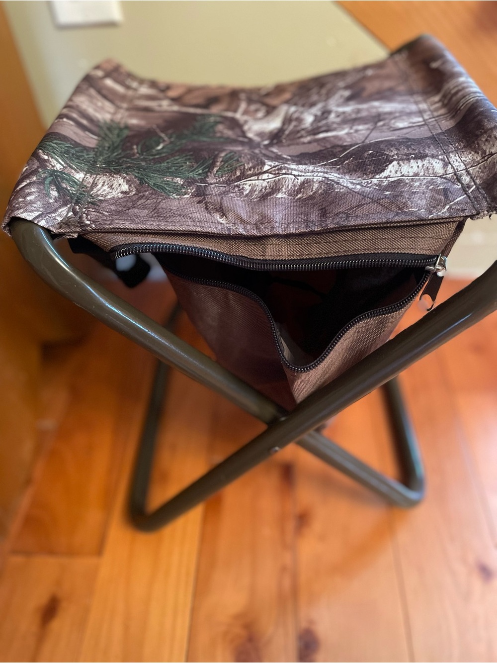 Foldable Camouflage Stool with Zippered Storage - Brown/Green